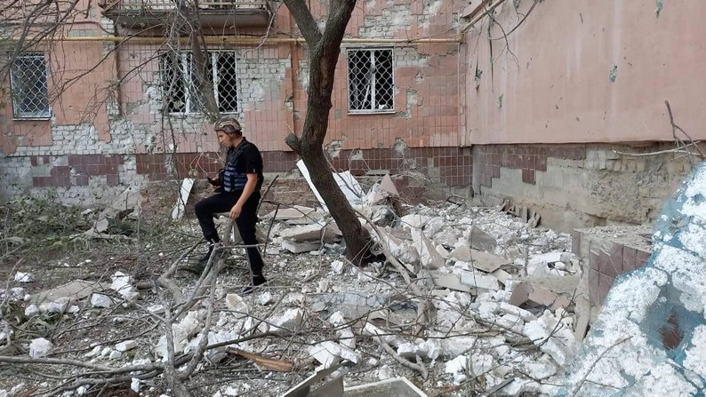 Окупанти обстріляли житловий будинок у Харкові: є жертви