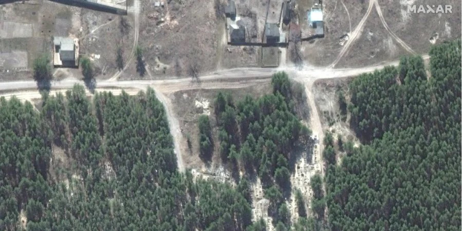 Оприлюднили супутникові знімки злочинів росіян під Ізюмом