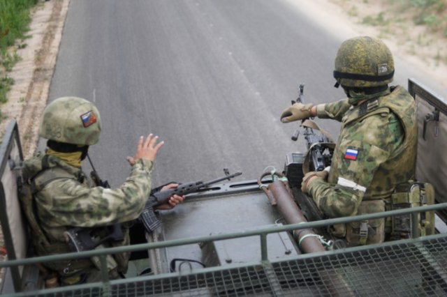 Росіяни погрожують своїм солдатам «загороджувальними загонами» і забороняють відступати, – ГУР