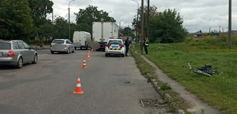 Шукають свідків: у Луцьку в ДТП постраждав 74-річний велосипедист (фото, відео)