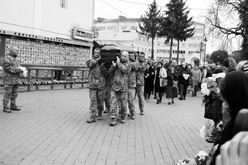 У Луцьку провели в останню дорогу загиблого Героя Юрія Сапожника (фото)