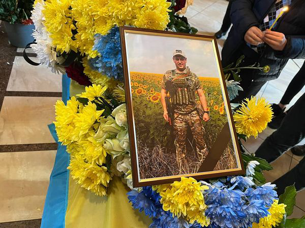 У Володимирі попрощалися із загиблим на війні солдатом Андрієм Сапігою (фото)
