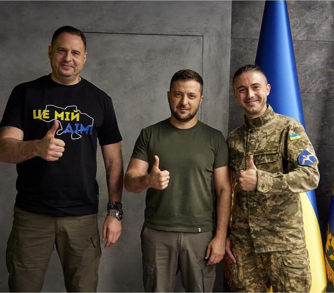 Тарас Тополя у військовій формі похизувався фото із президентом України