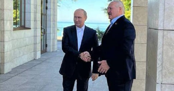 Лукашенко несподівано прилетів у РФ – зустрічається з путіним