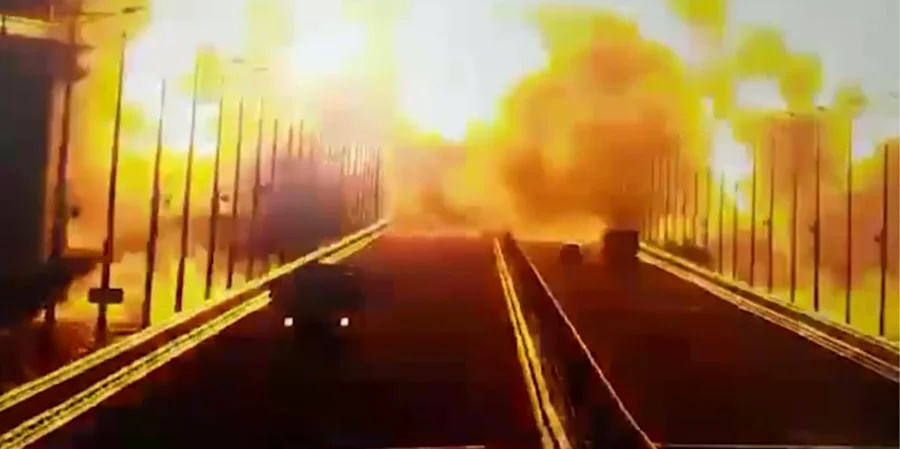 Оприлюднили відео моменту вибуху з Кримського мосту (відео)