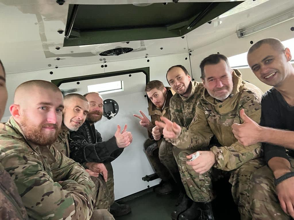 Звільнили 32 воїна: Україна повернула з російського полону військових (відео)