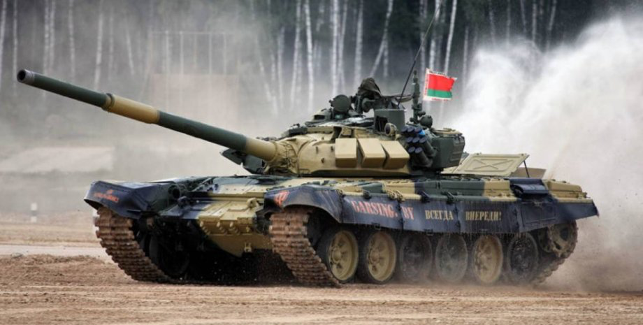 В Білорусі помітили ще один ешелон до росії з танками і вантажівками