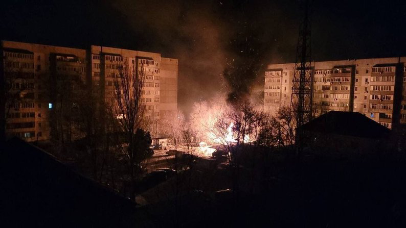 Вночі росіяни вдарили по Миколаєву – зруйнована багатоповерхівка
