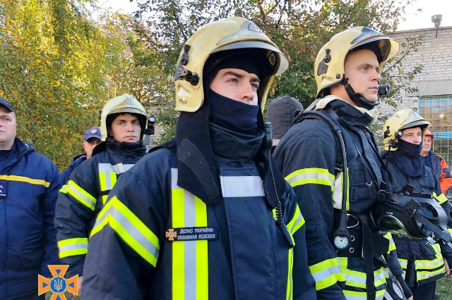 Дії у випадку обстрілів: у Володимирі навчаються рятувальники (фото)
