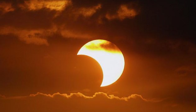 У жовтні українці зможуть спостерігати часткове сонячне затемнення