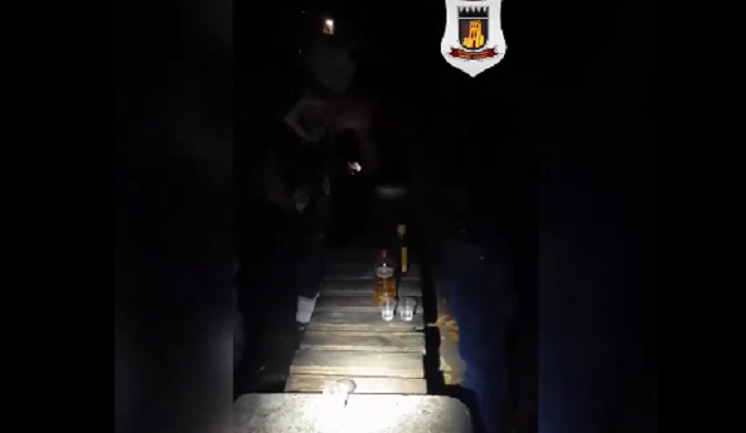 Ввечері у луцькому парку  муніципали виявили компанію п'яниць (відео)