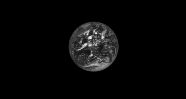 Апарат NASA передав на Землю знімки Місяця та Землі