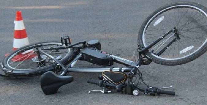 На Волині велосипедист збив пішохідку, а Mercedes – велосипедиста