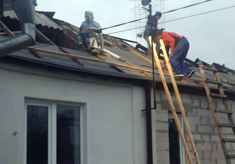 У Луцьку почнуть ремонтувати будинки, які пошкодило після ракетного удару