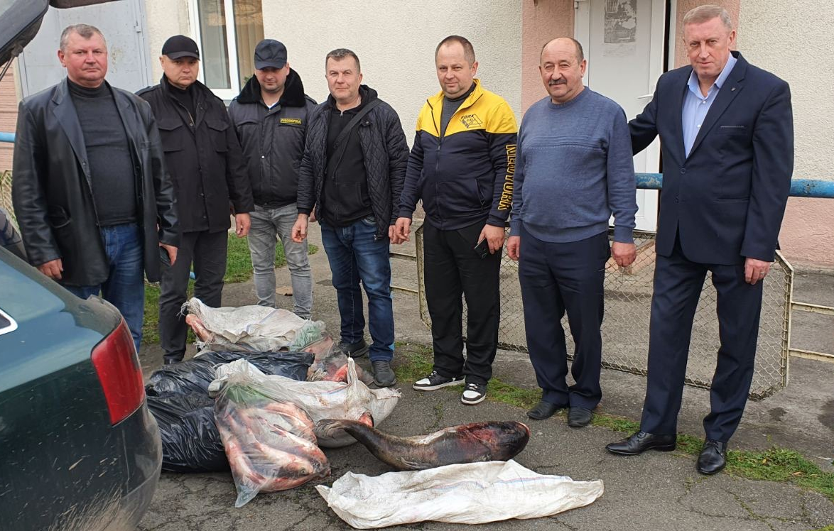 Волинські підприємці передали військовим 130 кілограмів риби
