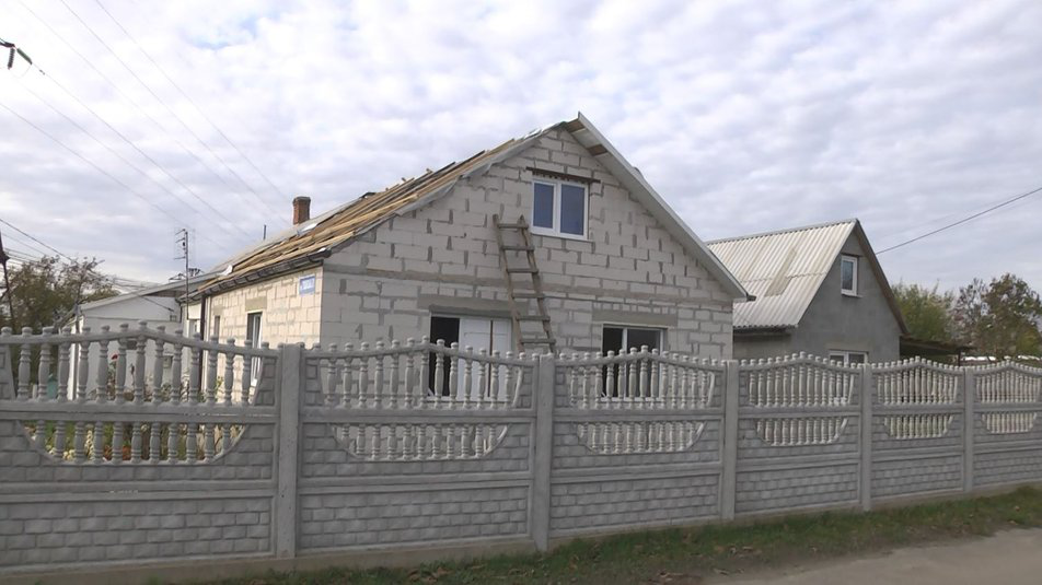 Виникла затримка: коли у Луцьку відновлять будинки, пошкоджені внаслідок ракетного удару (відео)