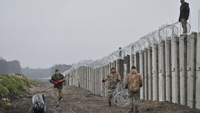 Волинь відгороджують від Білорусі бетонним парканом (фото, відео)
