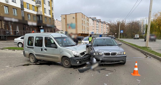 Водій Renault не пропустив BMW: деталі ДТП на Чорновола у Луцьку