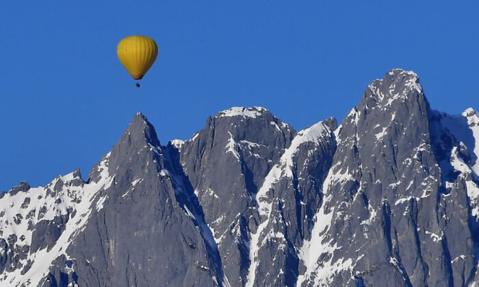 9 людей постраждали внаслідок подвійного падіння повітряної кулі в австрійських Альпах
