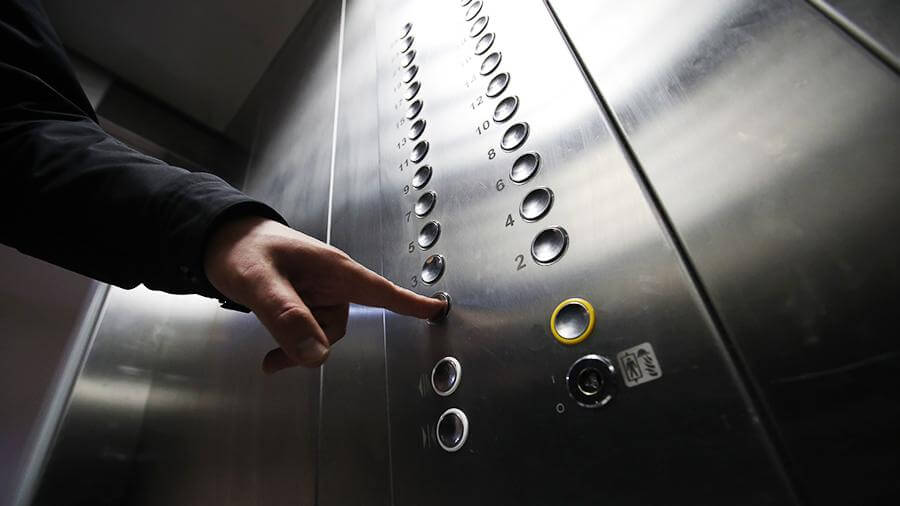У Луцьку за день зі знеструмлених ліфтів визволили понад 50 людей