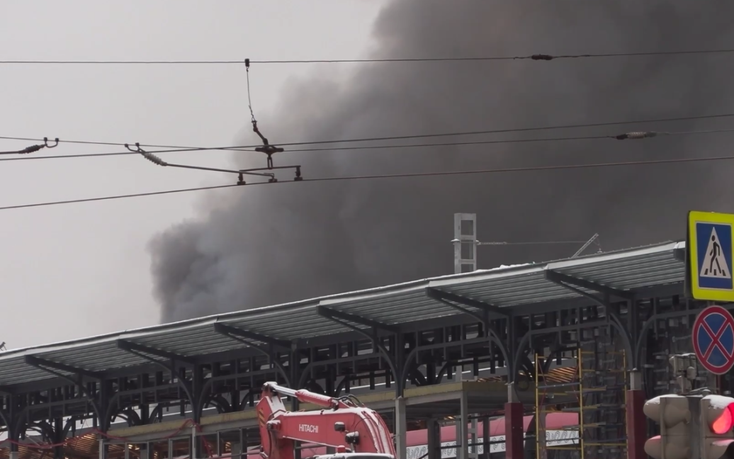 У москві спалахнула масштабна пожежа: горять магазини, у вогні заблоковані люди