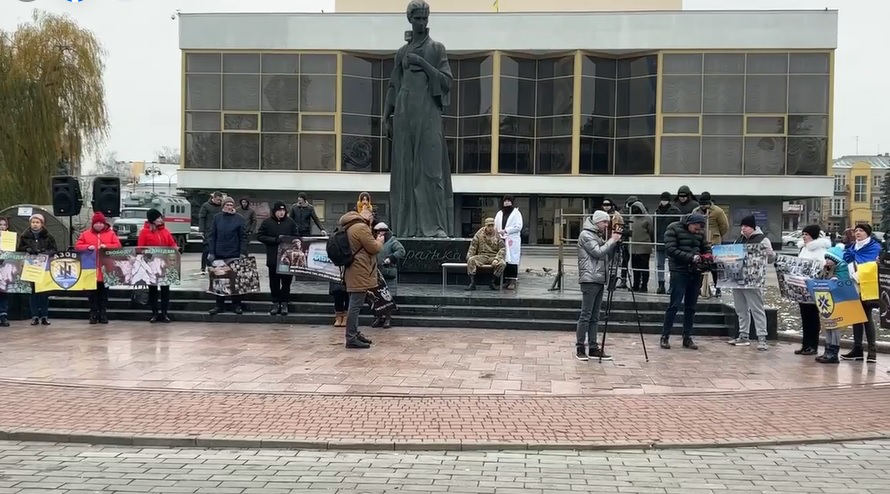 У Луцьку відбулася акція на пітримку полонених захисників Маріуполя(відео)