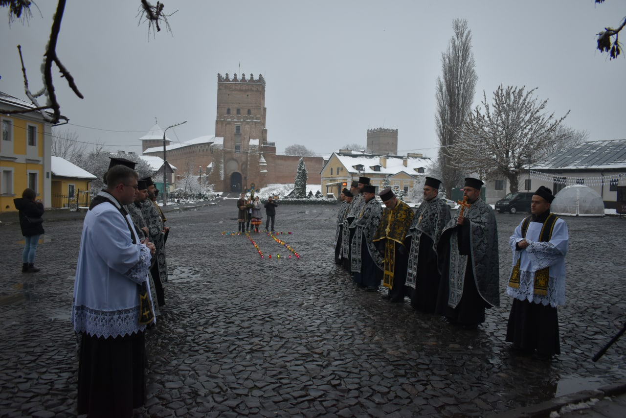 У Луцьку вшанували пам'ять жертв Голодомору (фото)