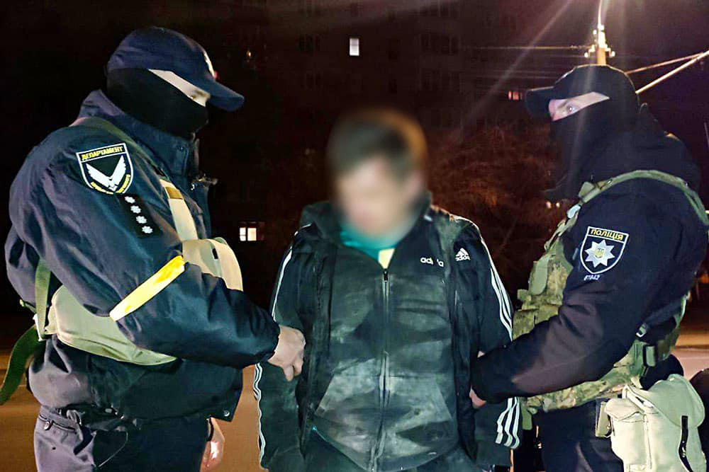 Виготовляв та збував амфетамін – поліцейські Волинської області викрили наркодилера