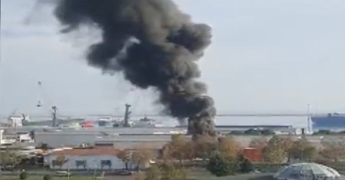 У турецькому порту вибухнув нафтовий танкер (відео)