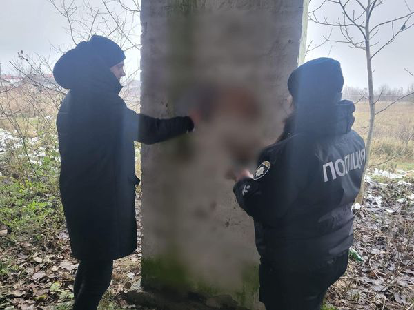 У Володимирі поліцейські замалювали рекламу наркотиків (фото)