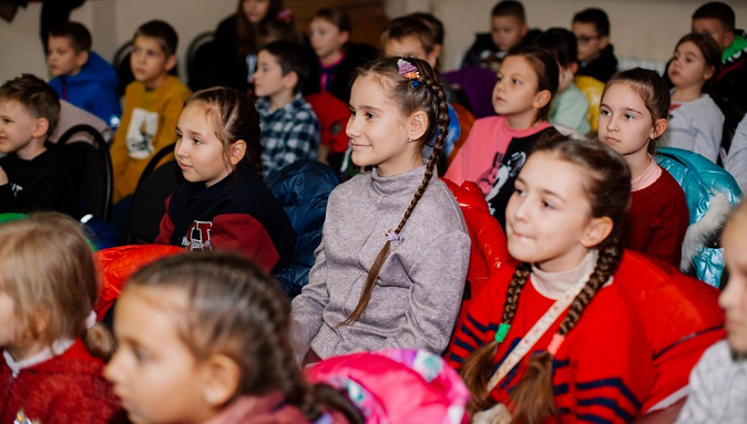 Світло, подарунки і Різдво: у Луцьку відбувся благодійний концерт для переселенців (фото)