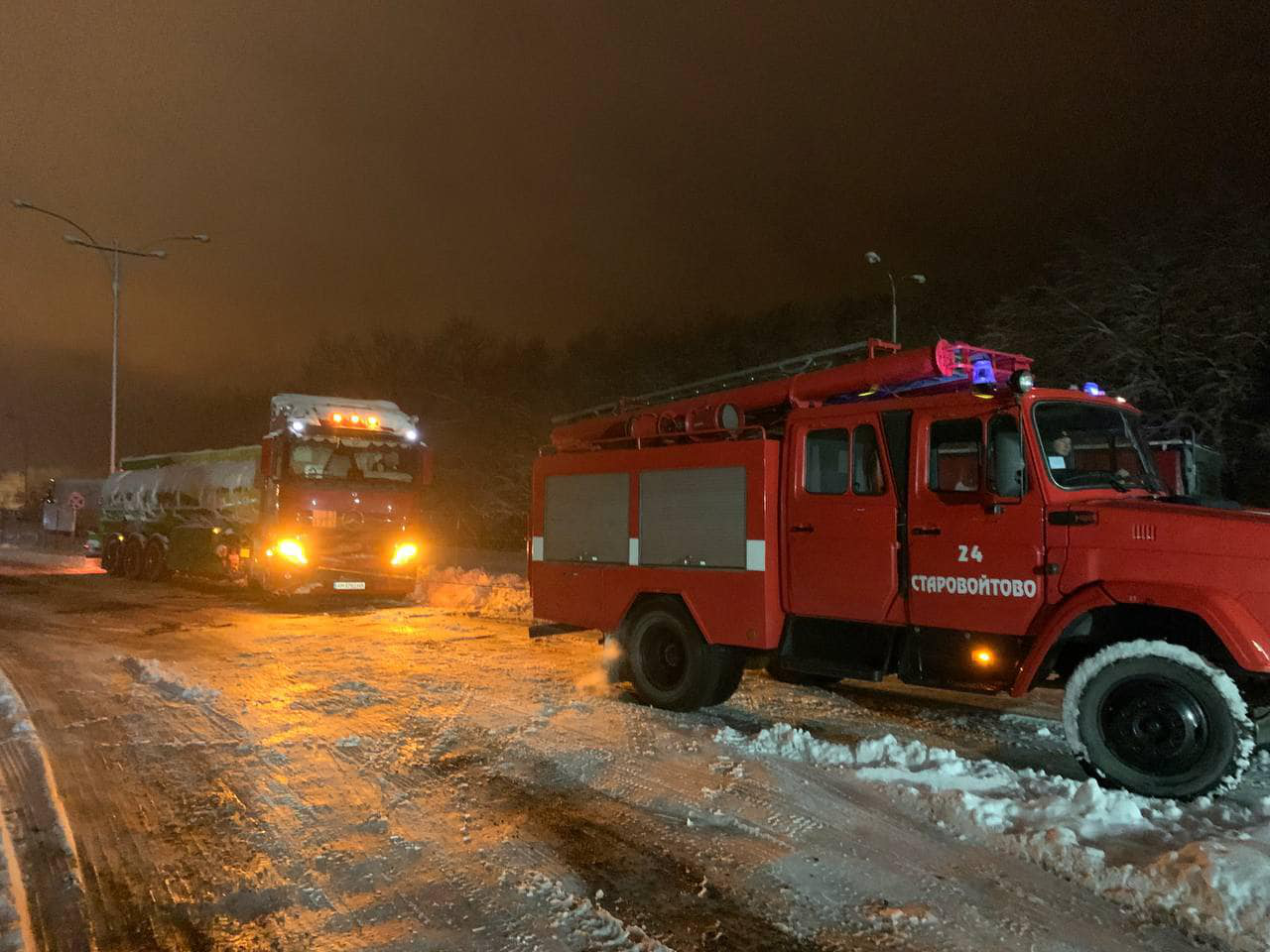 На Волині рятувальники допомагали водіям вибратися зі снігових заметів (фото)