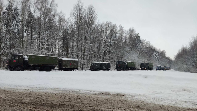 Білоруські війська, які були на кордоні з Україною, повертаються на базу (фото)