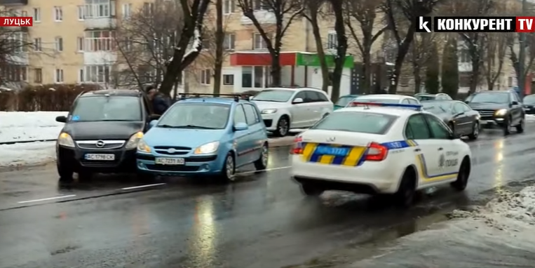 Рух ускладнений: у центрі Луцька зіткнулися Opel та Hyundai (відео)