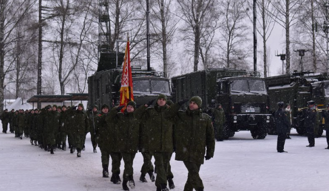 Білоруським армійцям передали нові зразки спеціальної військової техніки (відео)