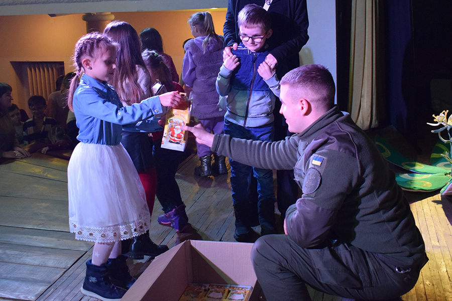 У Луцьку гвардійці вітали дітей з нагоди Дня святого Миколая (фото)