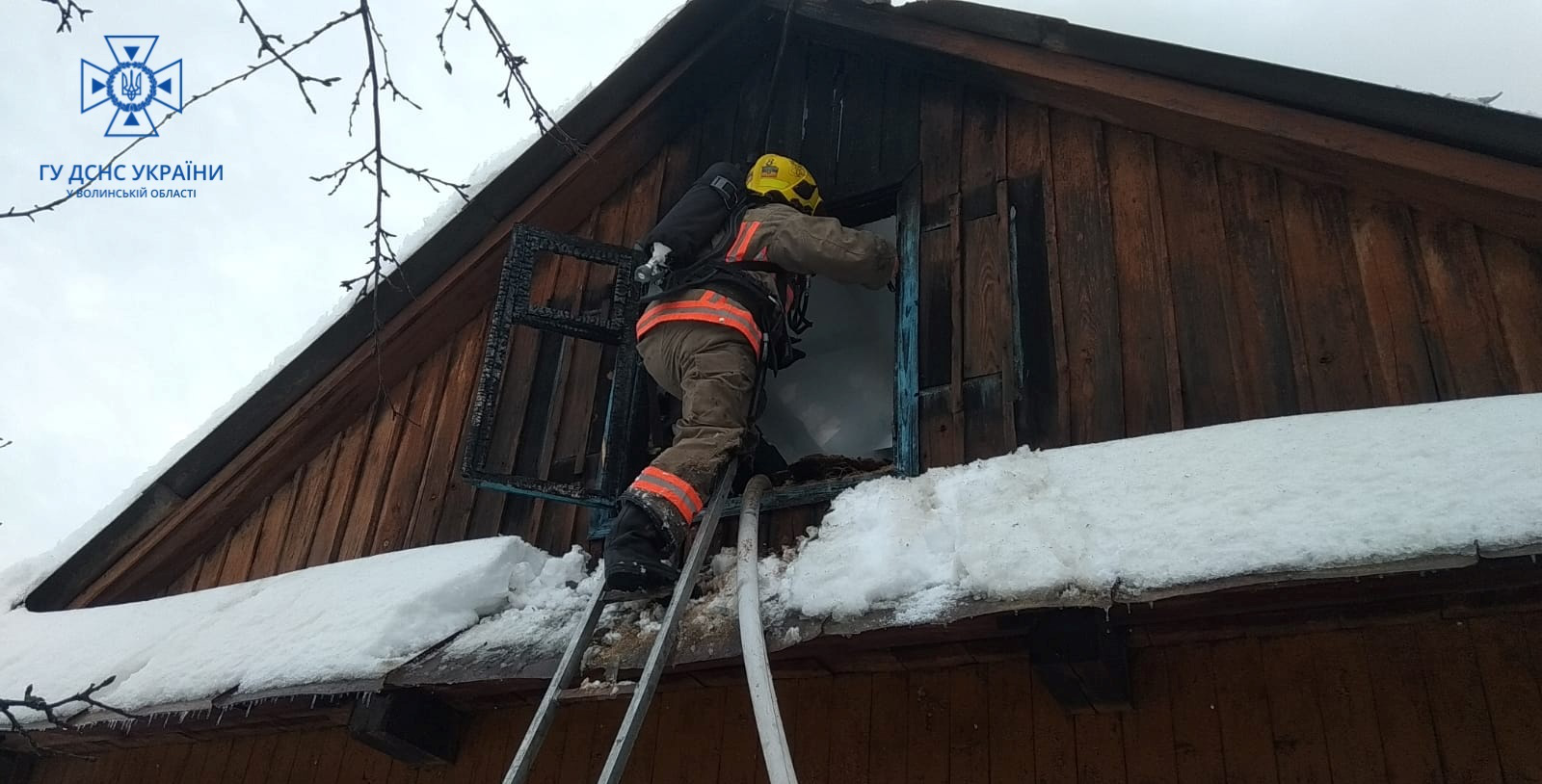 У двох селах під Луцьком горіли будівлі: працювали рятувальники