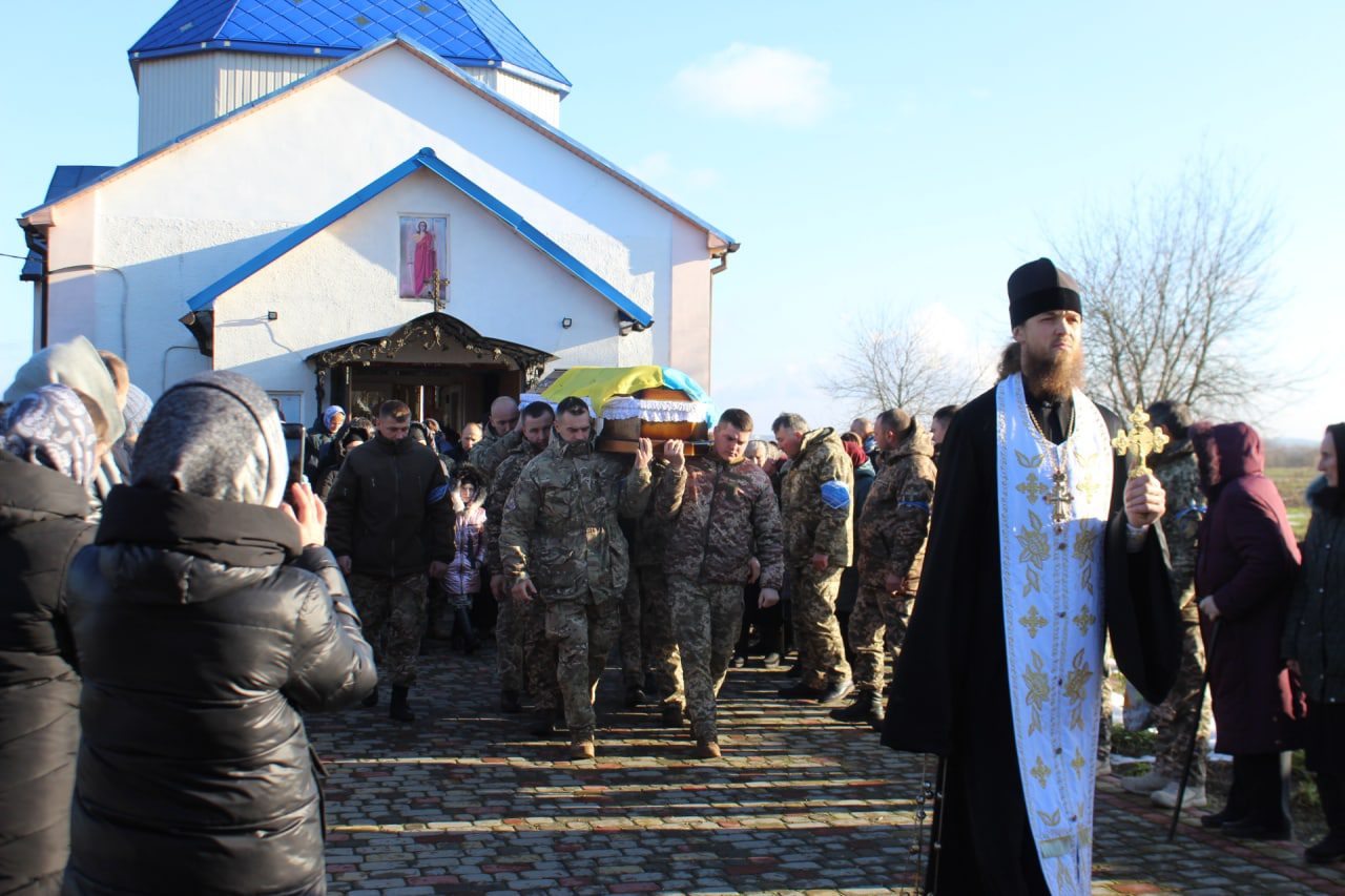 На Волині прощались із військовим Романом Кравчуком, який загинув в аварії на Житомирщині