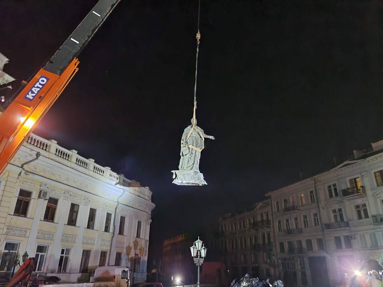 В Одесі демонтували пам’ятник Катерині ІІ (фото)
