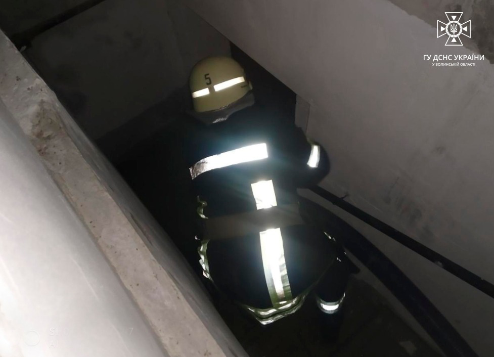 Волинські рятувальники за добу тричі відкачували воду у затоплених садибах