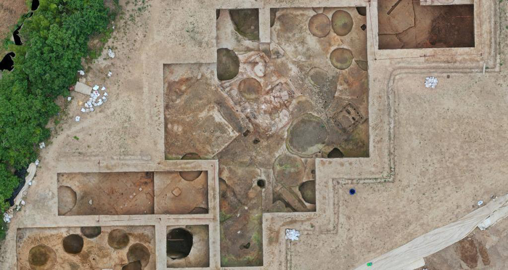 Археологи знайшли в Китаї старовинні гробниці: їх сотні