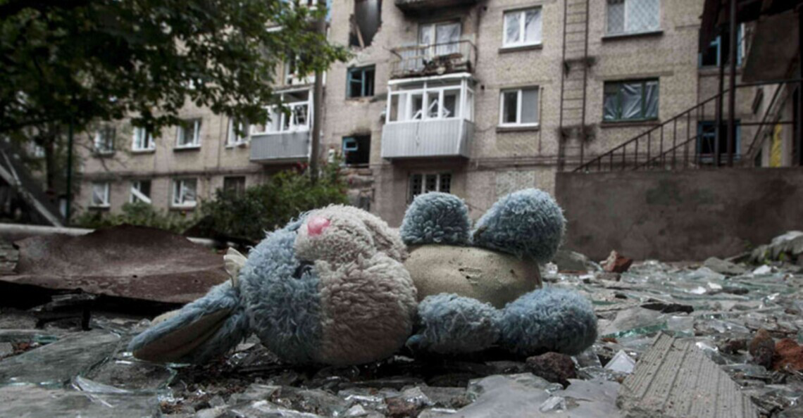 Внаслідок збройної агресії РФ в Україні загинуло 450 дітей