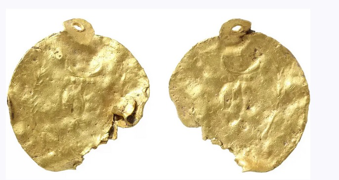 У Британії чоловік за допомогою металошукача знайшов золоту римську сережку (фото)