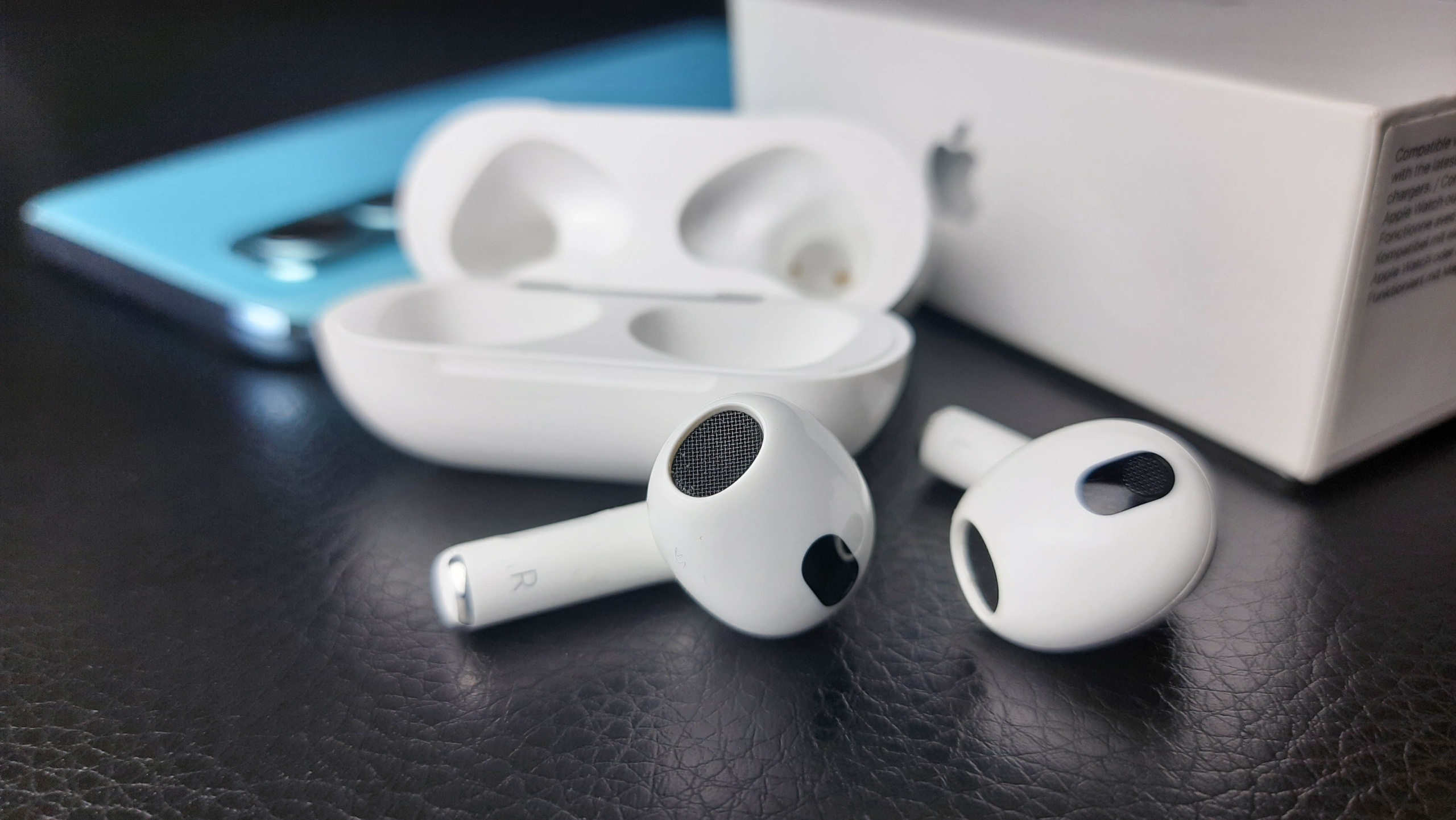 Apple випустить нові AirPods, щоб конкурувати з дешевими навушниками