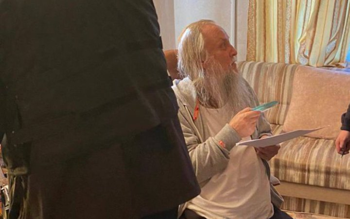 Зеленський призупинив громадянство 13 священників УПЦ «МП», – ЗМІ