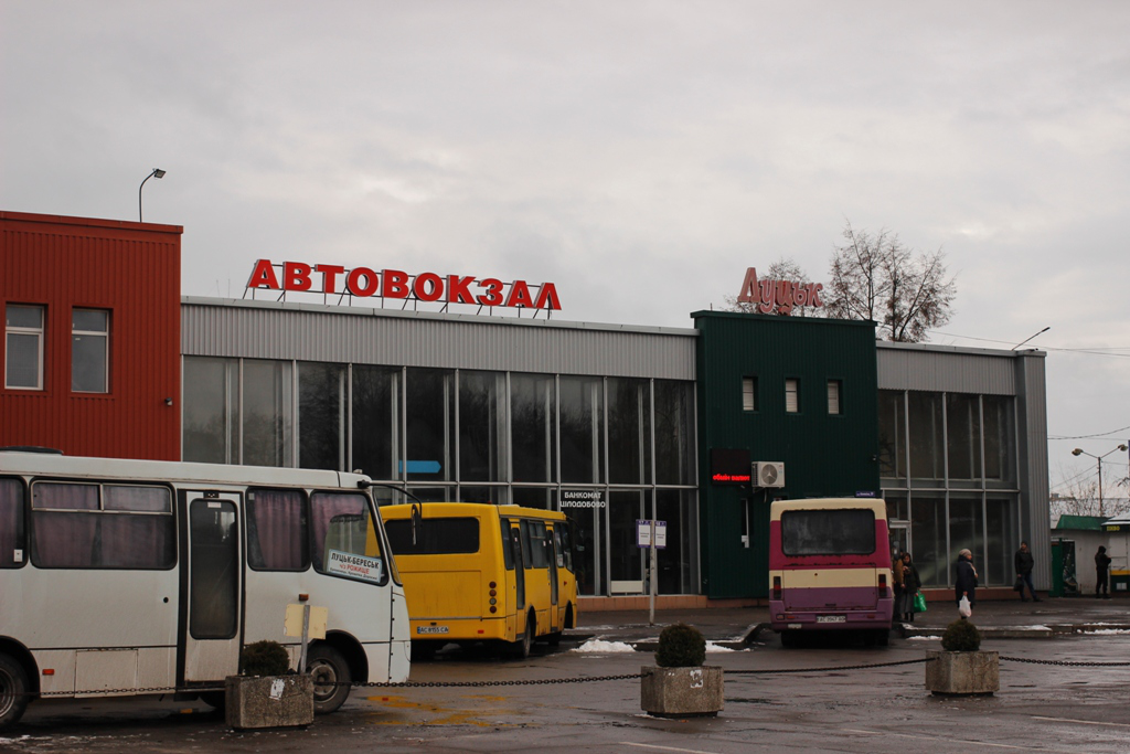 У Луцьку беруть гроші за перебування на автостанції: скільки і чому (фото)