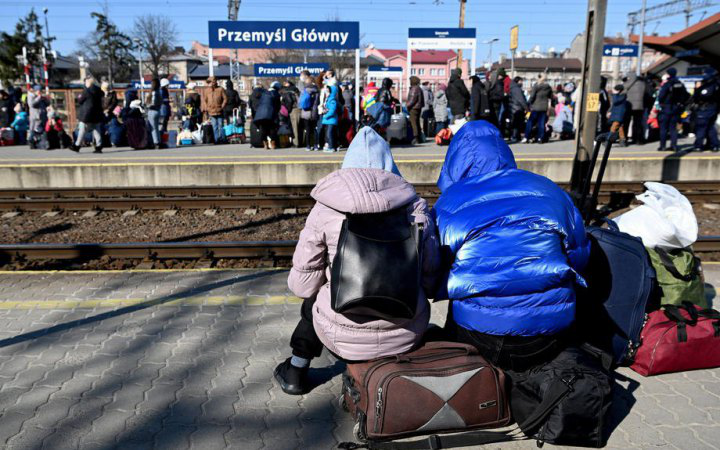 Більшість українських біженців у Польщі хочуть повернутись додому (опитування)