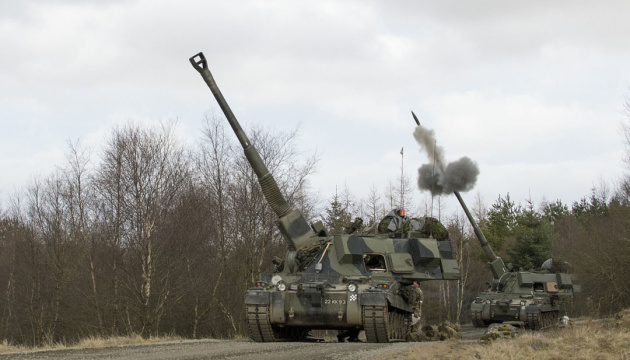 Британія планує передати Україні близько 30 самохідних гаубиць AS-90