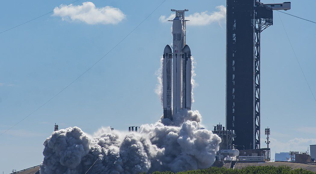 SpaceX планує запуск ракети Falcon Heavy з секретними військовими супутниками