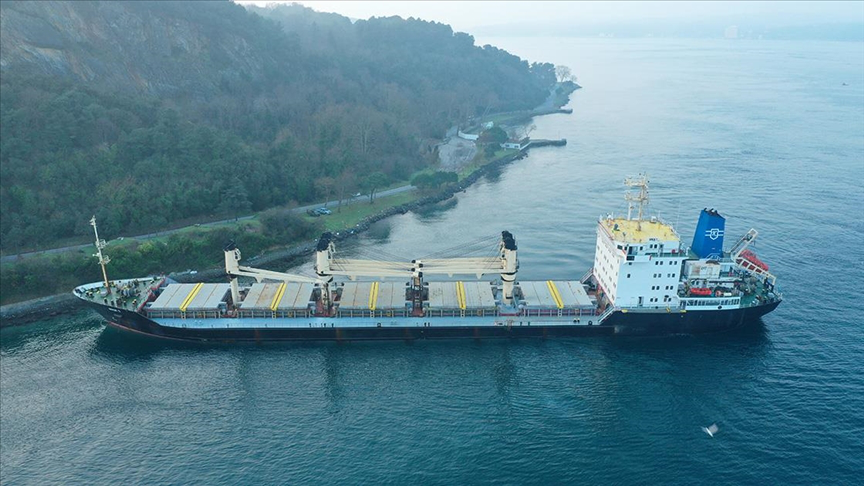Босфор перекритий: судно з українським зерном сіло на мілину (фото)